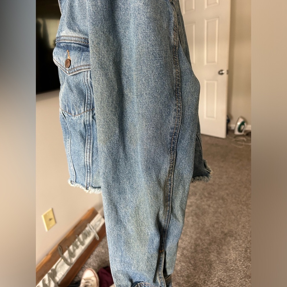 5/$25 Victoria’s Secret PINK distressed hem denim jean jacket size medium - Picture 8 of 12